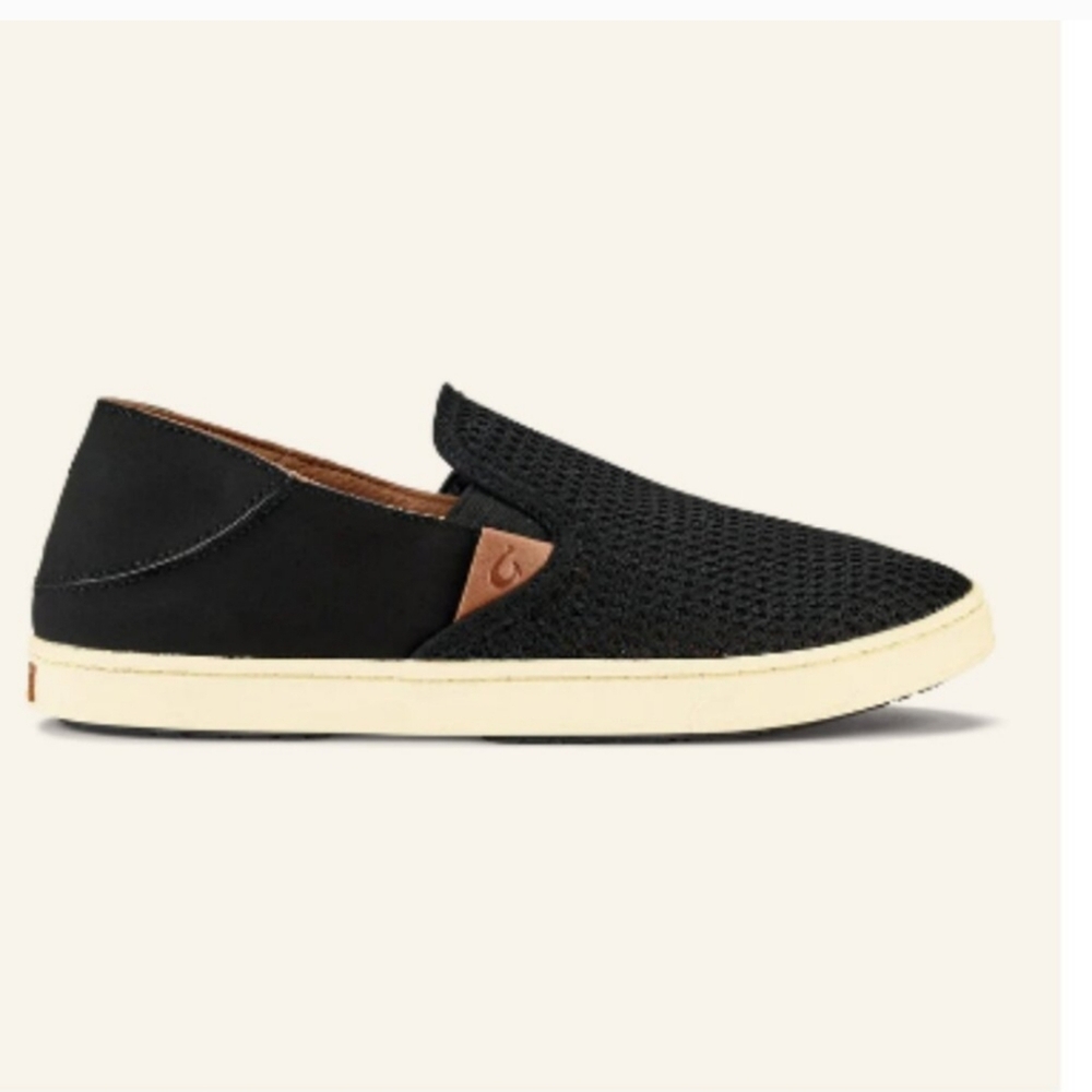 Like New condition black Olukai Pehuea slip on shoes 👞 size 10